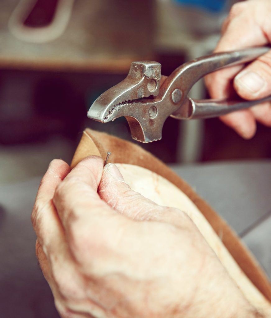 schuhreparatur-naht-ziehen-schuster-berlin-friedrichshain